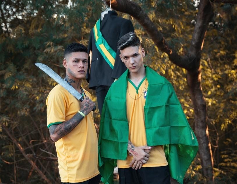 Grupo musical sofre ataques na internet após lançamento de música ‘polêmica’