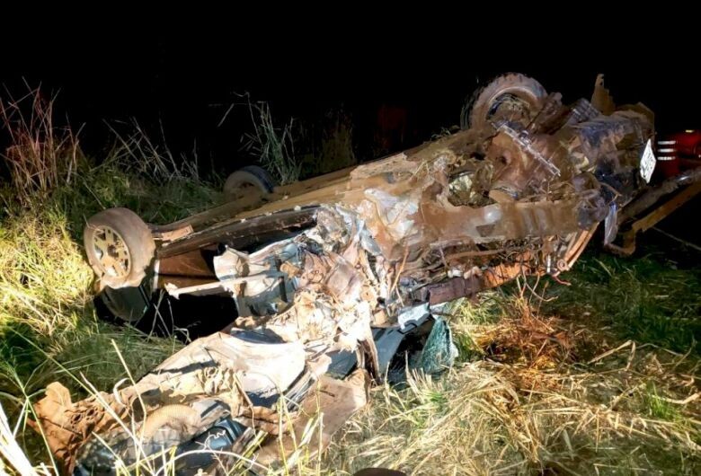Motorista perde controle da direção e capota veículo na MS-475