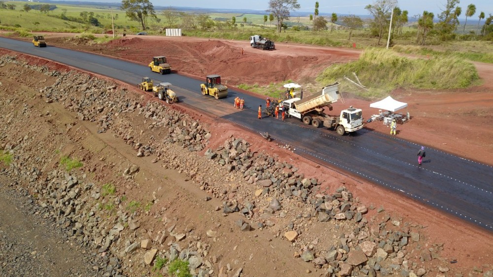 Pavimentação de rodovia que vai ampliar acesso a Bonito segue em ritmo acelerado