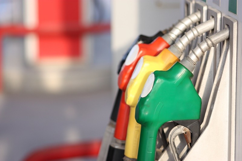 Gasolina fica mais barata nas refinarias a partir desta quarta-feira