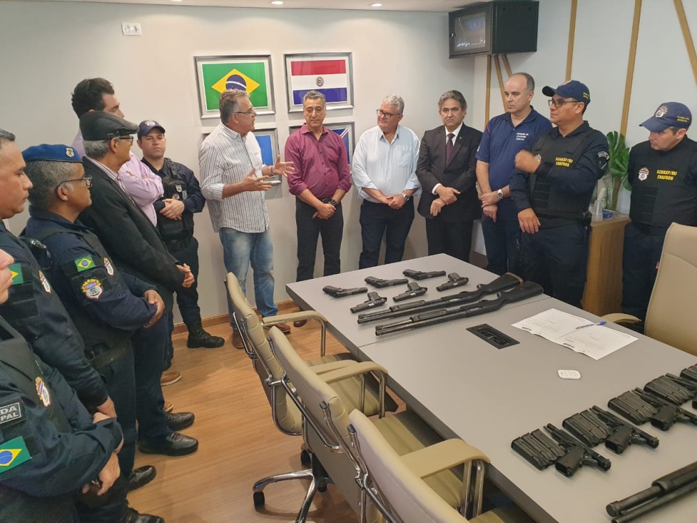 Secretaria de Segurança recebe armamento e anuncia curso à Guarda Civil Municipal