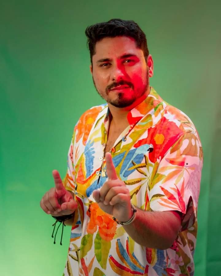 Yuri Carvalho faz show em recepção aos calouros de Medicina no Parque dos Ervais