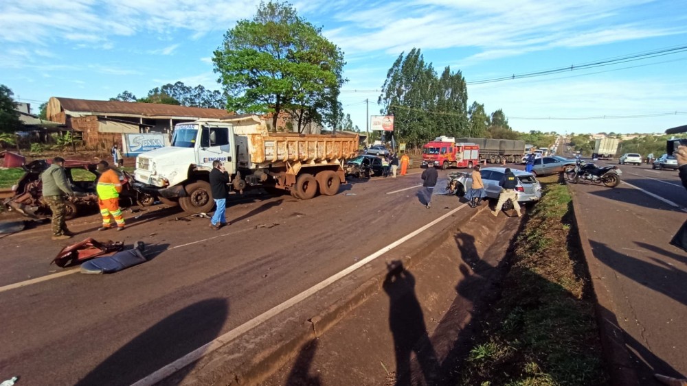 Acidente envolvendo 5 veículos deixa 2 feridos na BR-163; veja as fotos