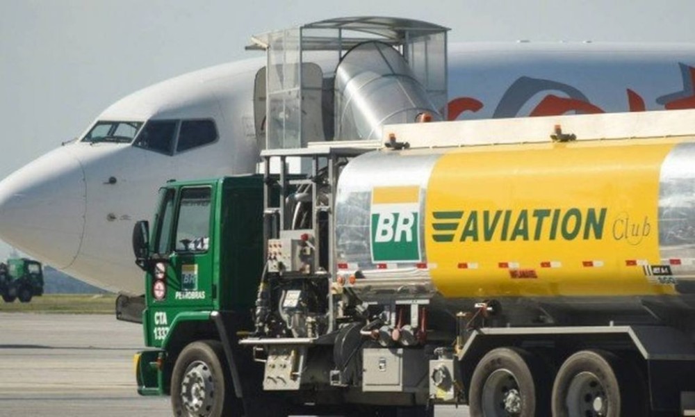 Petrobras reduz em 10,4% preços de venda de querosene de aviação