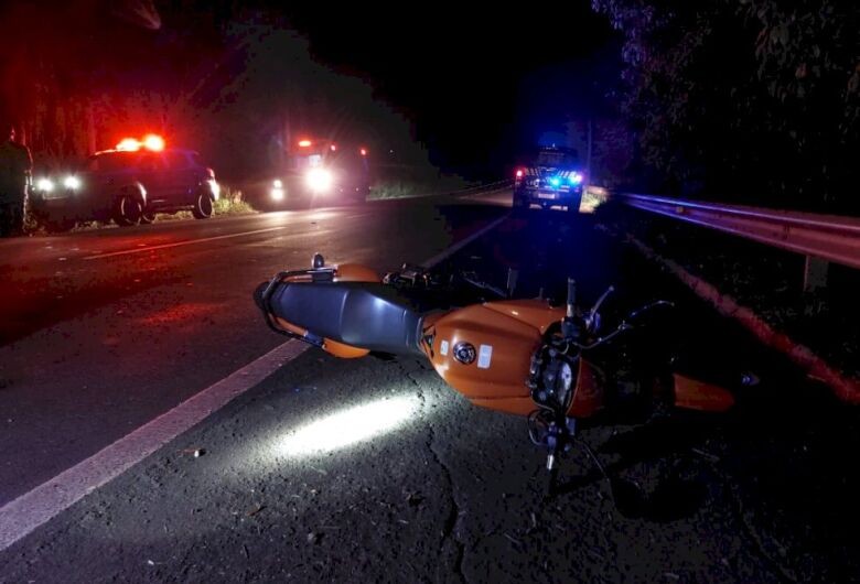 Homem morre após cair de moto na BR-376