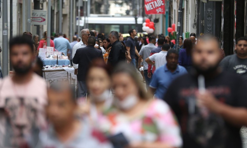 Covid-19: Brasil registra 114 mortes e 15,8 mil casos