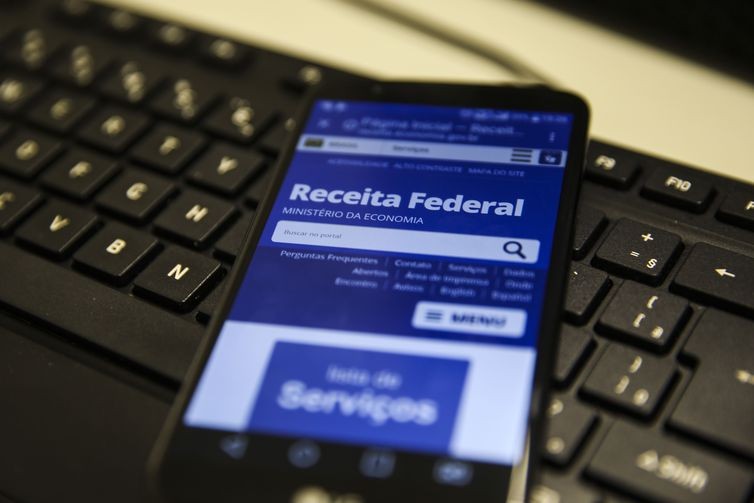 Governo prorroga prazo de entrega da declaração do IR por dois meses