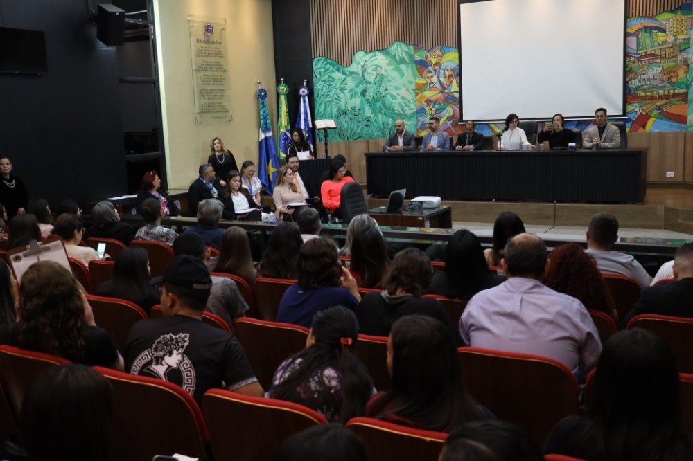 Sessão Solene da Câmara homenageia profissionais da Administração