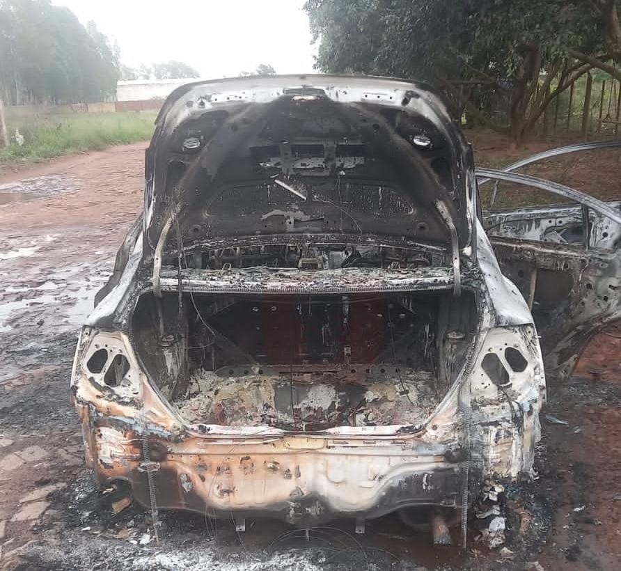 Mais um veículo é encontrado carbonizado na fronteira