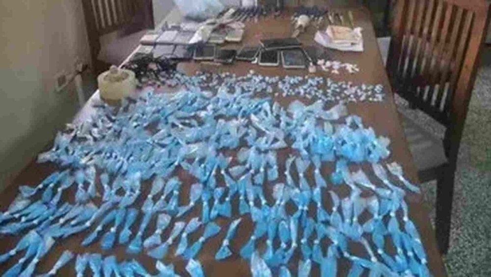 Pente fino em presídio paraguaio encontra droga e armas em celas de facção criminosa
