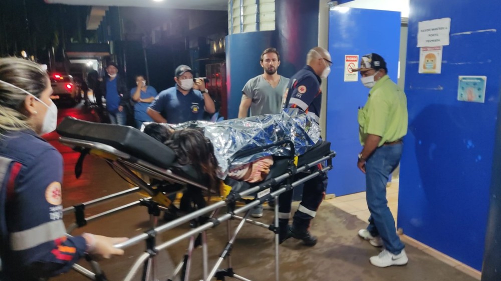 Crianças são levadas desacordadas após serem atingidas por raio em Dourados