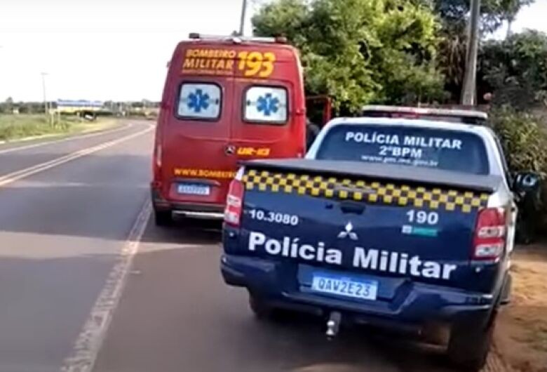 Mulher é detida após tentar jogar filho na frente de caminhões na BR-158