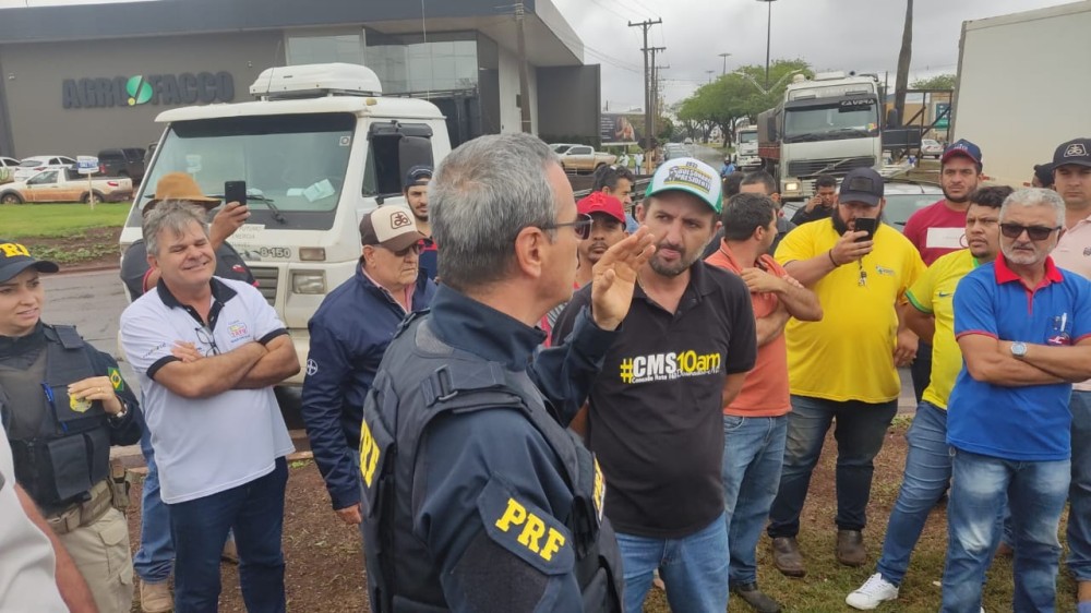 Bloqueio na BR-163 com a 463 deve continuar até o pronunciamento de Bolsonaro