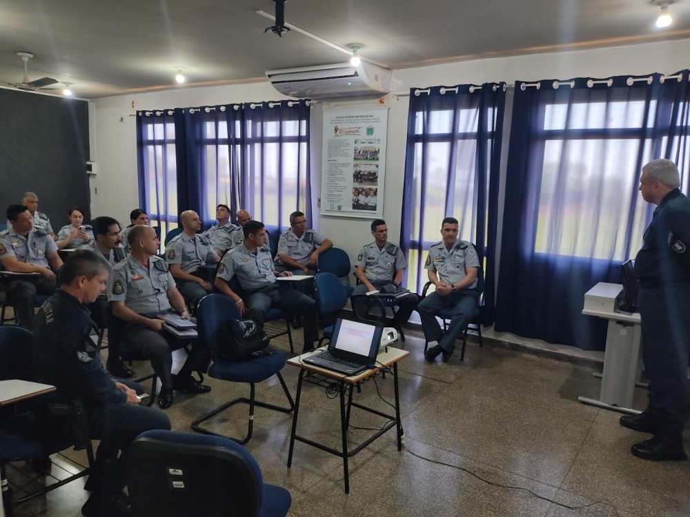 Policiais paulistas visitam a Polícia Militar de Ponta Porã