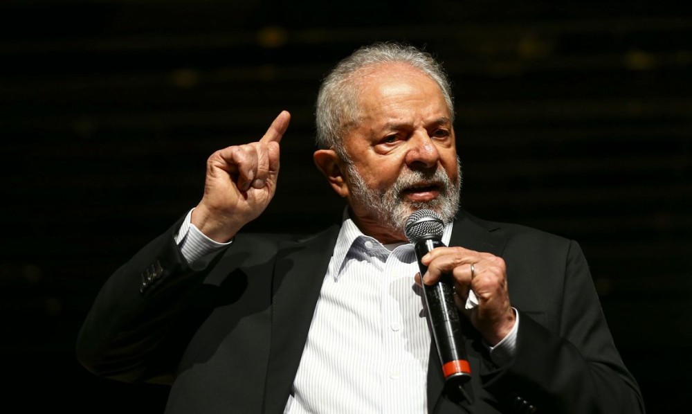 Exame de Lula mostra leucoplasia na laringe