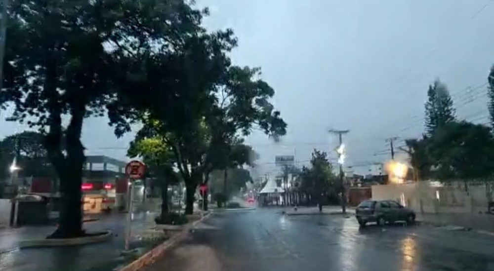 Temporais causam estragos na fronteira. Ponta Porã em estado de alerta