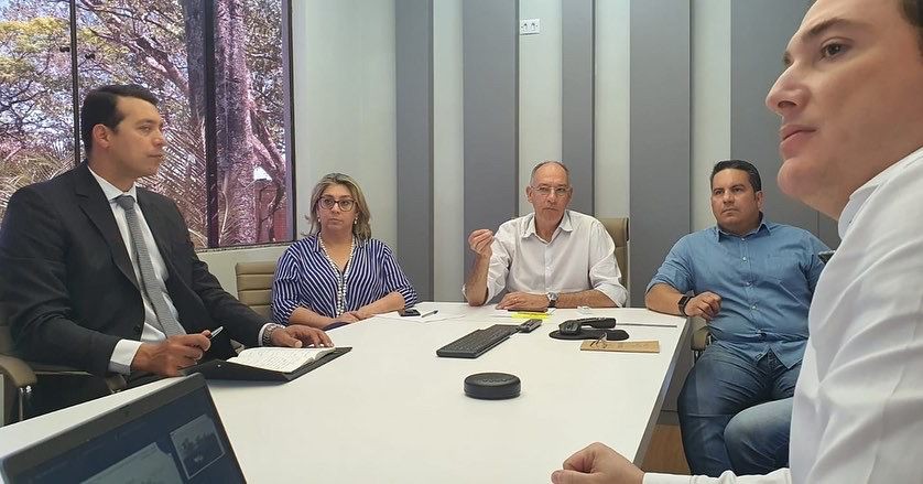 Hélio Peluffo recebe cronograma de obras da Faculdade de Medicina
