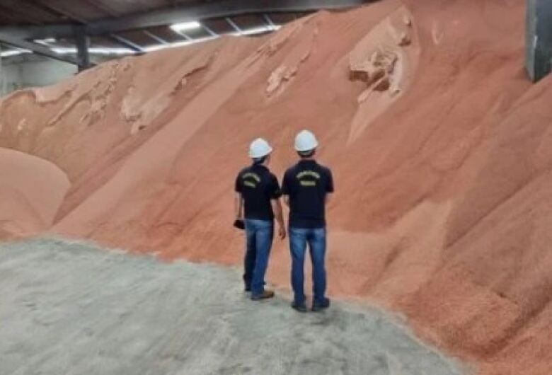 Ministério da Agricultura embarga empresas de fertilizantes