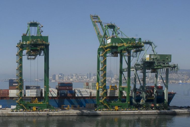 Balança comercial tem superávit de US$ 4,71 bilhões em março