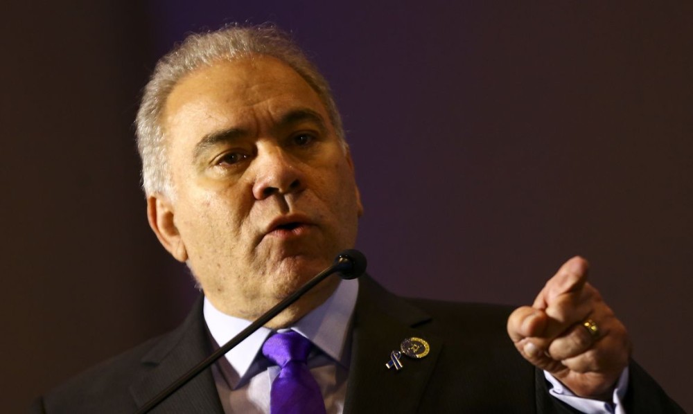 Ministro diz que contratos atuais já preveem vacinas atualizadas