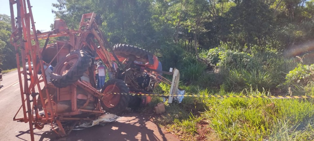 Tratorista morre e caminhoneiro fica ferido em acidente na BR-376