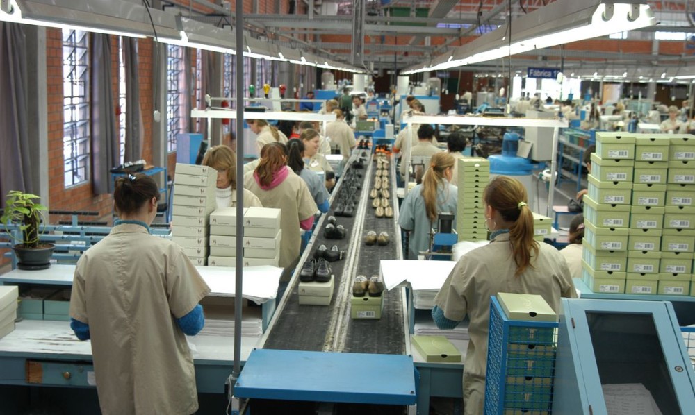 Preços da indústria recuam 0,85% em outubro, diz IBGE