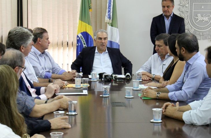 Reinaldo deixa governo com salários de fim de ano pagos antes do Natal