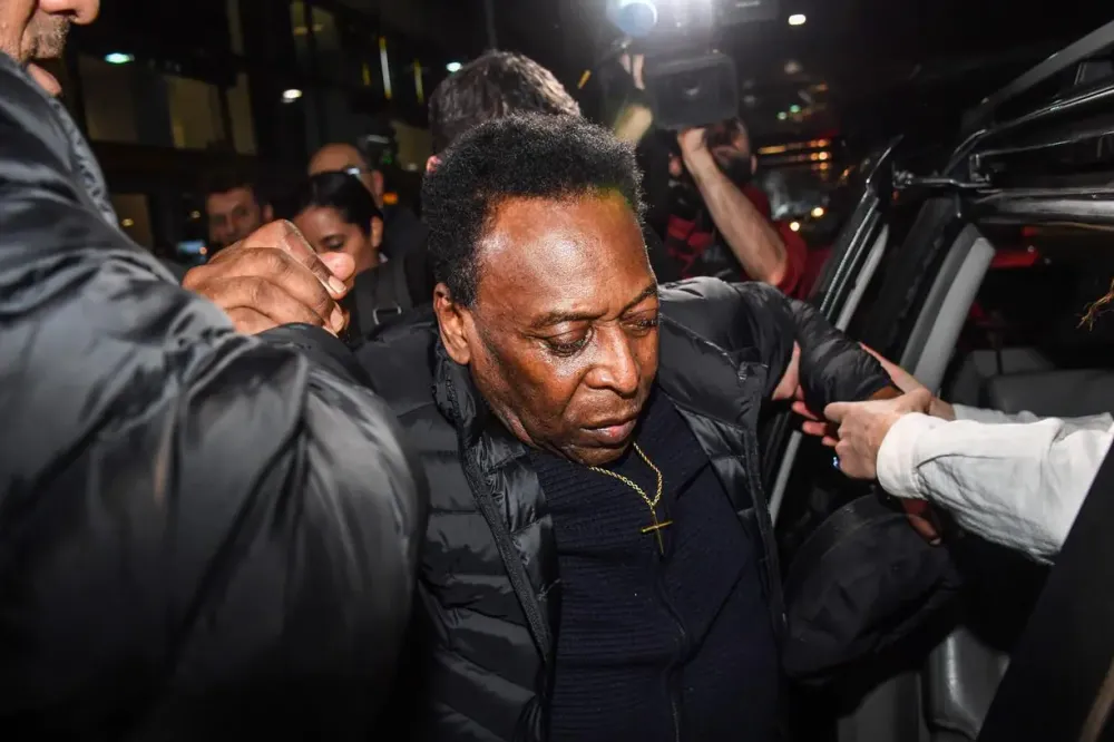 Pelé é internado em São Paulo e situação preocupa os médicos