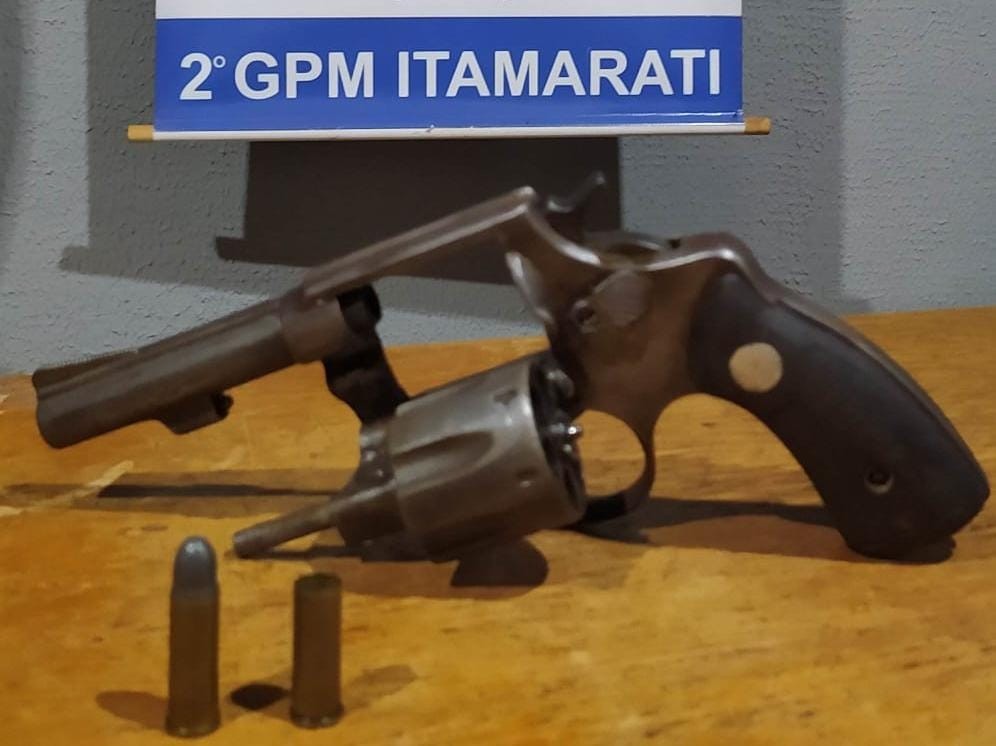 Após confusão em bar, valentão armado cai na mão da PM na Nova Itamarati