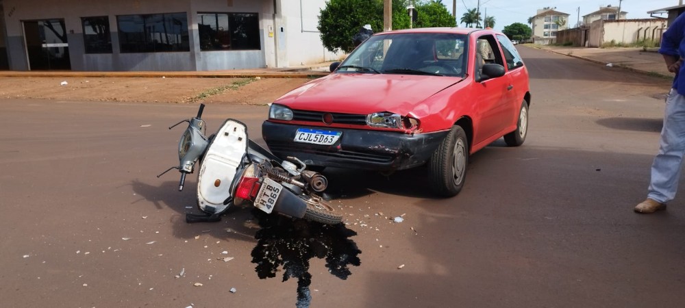 <strong>Colisão envolvendo moto e carro deixa mulher gravemente ferida em Dourados</strong>