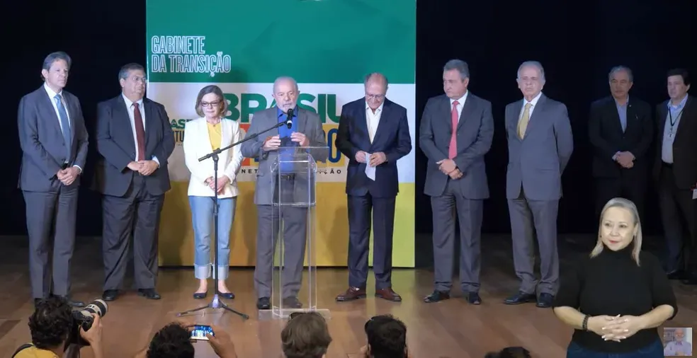 Lula anuncia ministros do futuro governo; veja quem são