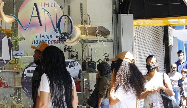 Setor de serviços cai 0,6% de setembro para outubro