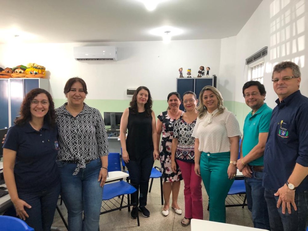 Professores da Universidade Federal da Integração da América Latina visitam a fronteira