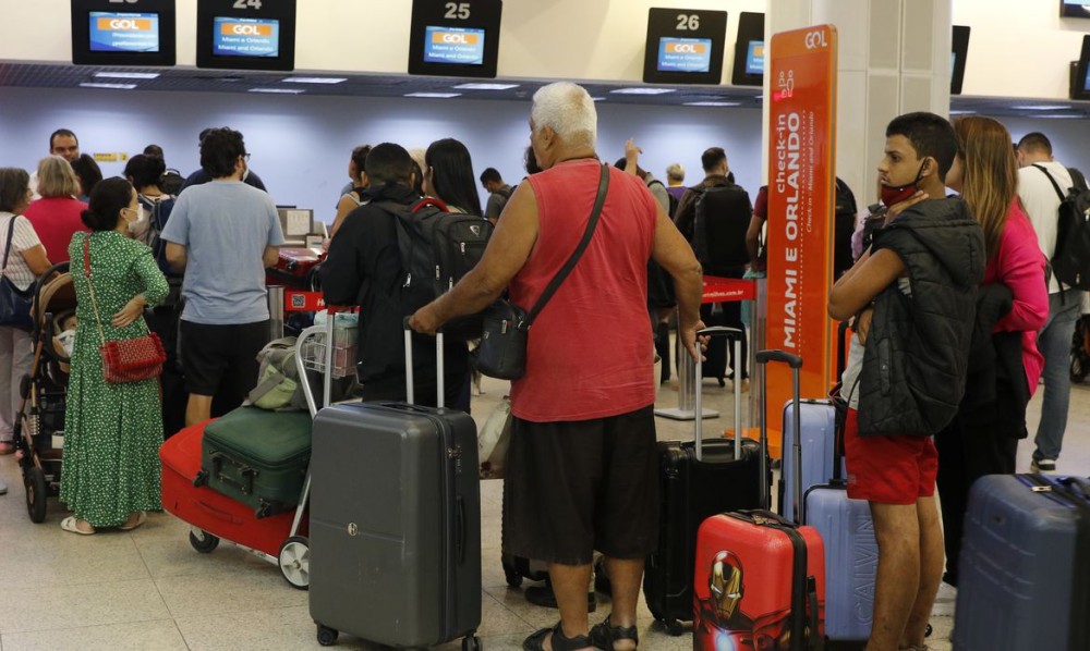 Saiba quais são os direitos dos passageiros em atrasos de voos