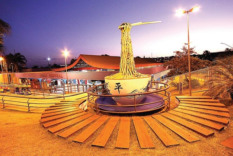 Azambuja entrega batalhão da PM e assina convênio para revitalização de feira