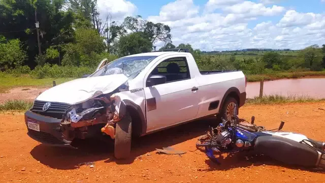 <strong>Motociclista morre ao se envolver em acidente com picape em estrada vicinal</strong>