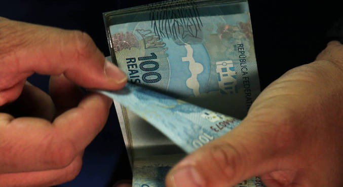 Salário mínimo ainda não foi corrigido para R$ 1.320; assunto está em discussão