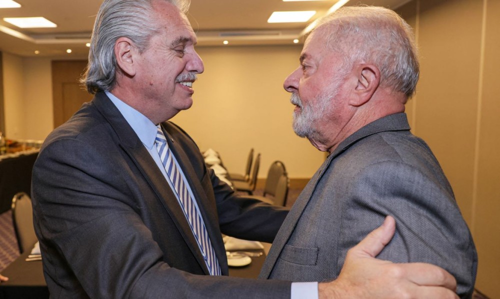 Lula faz 1ª viagem internacional de governo; destino é a Argentina