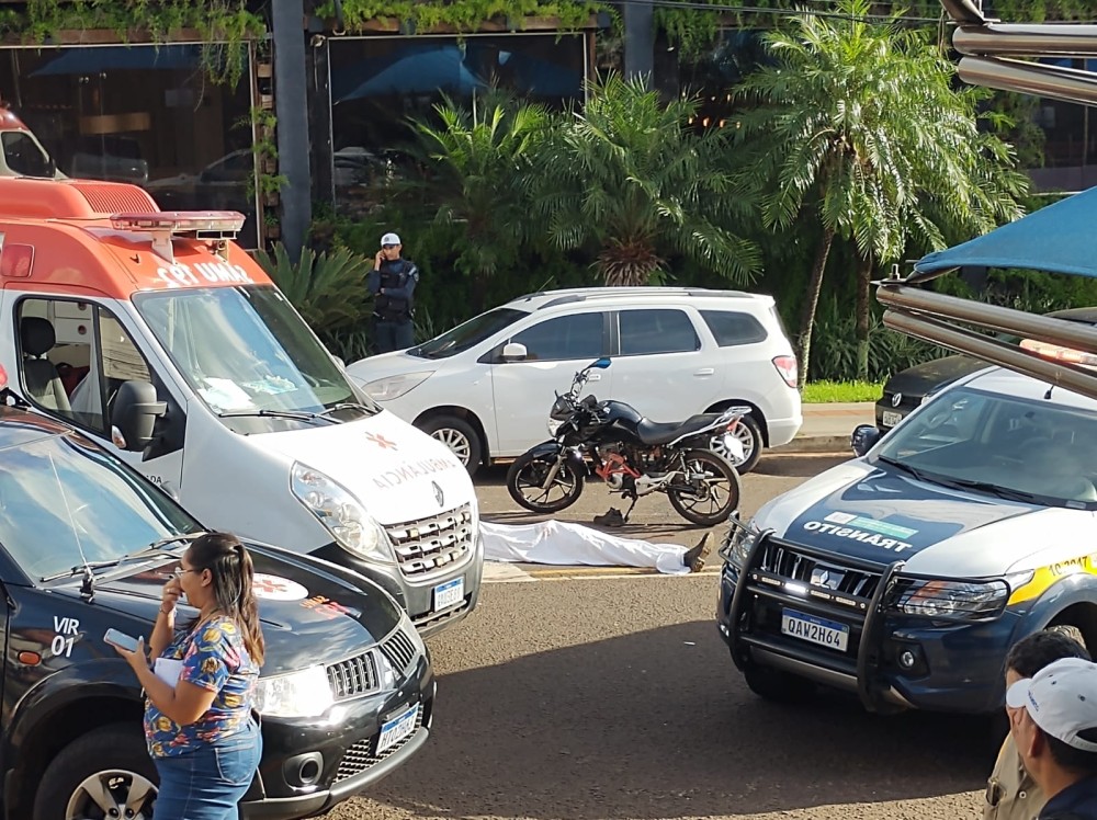 Motociclista morre em colisão com caminhão na Capital
