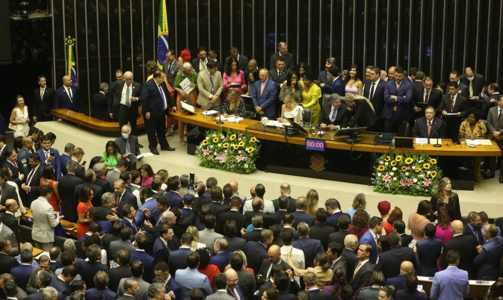 Deputados tomam posse na Câmara dos Deputados