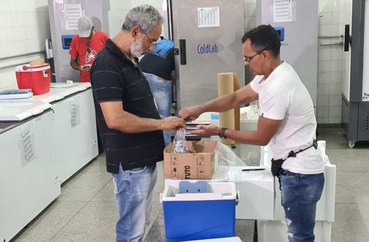 Secretaria inicia entrega da Bivalente a municípios e recebe 35 mil doses de vacina infantil
