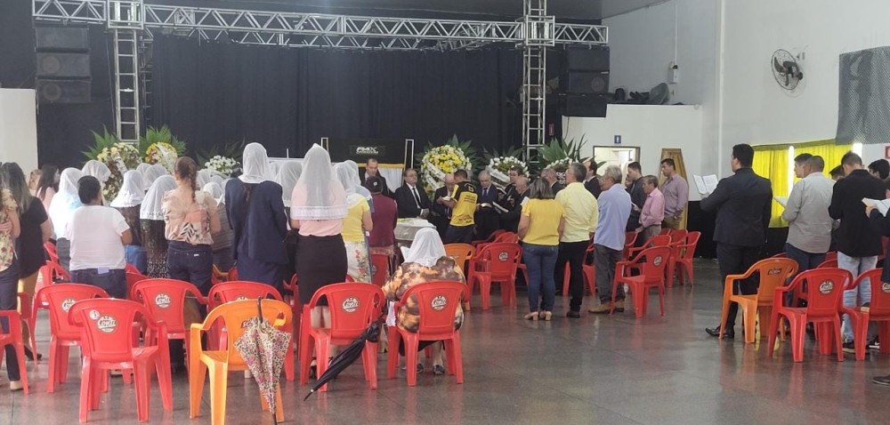 Sepultamento de adolescente morto por dengue hemorrágica gera comoção em Dourados