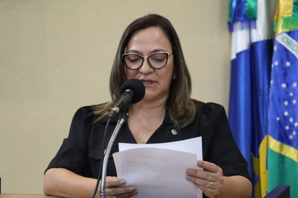 Anny Espínola pede melhorias nos bairros Flamboyant e Universitário
