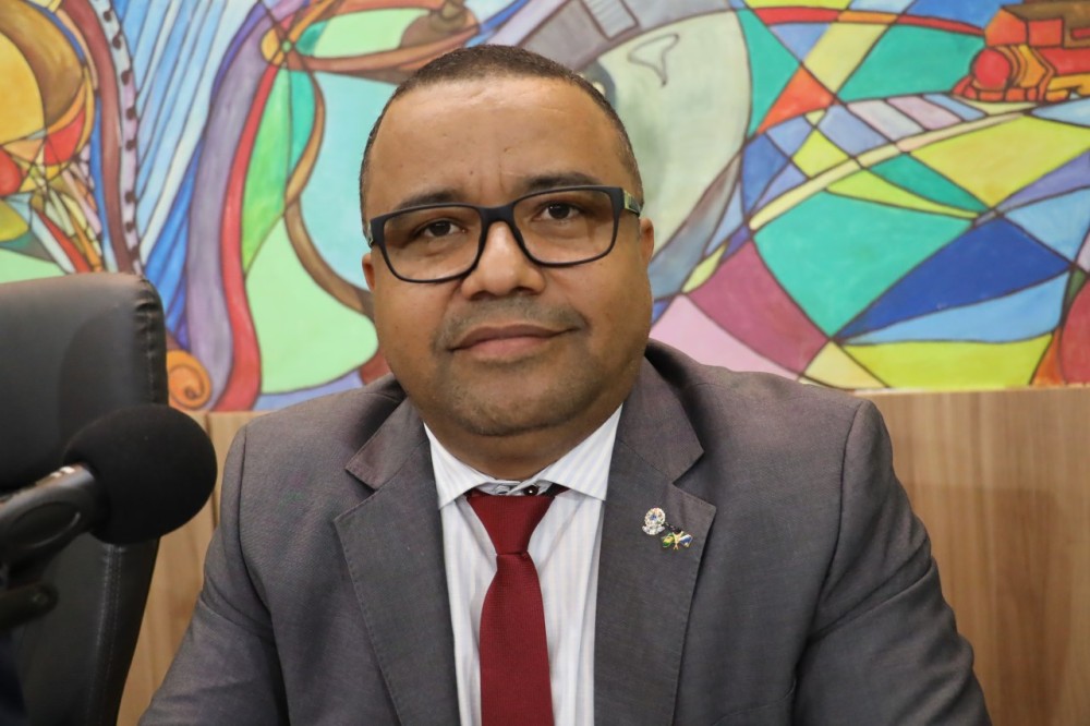 Jelson Bernabé pede operação tapa buracos no Jardim Marambaia