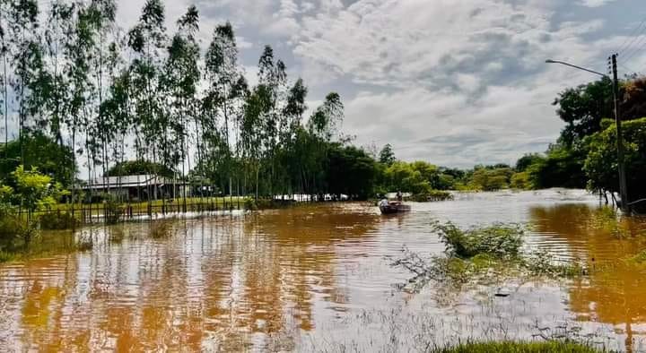 Cheia no Rio Apa provoca enchente na fronteira