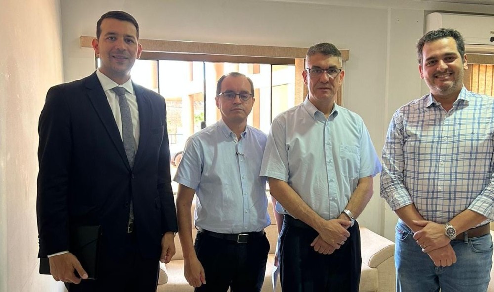 Secretários Municipais de Ponta Porã visitam Intendente de Pedro Juan Caballero