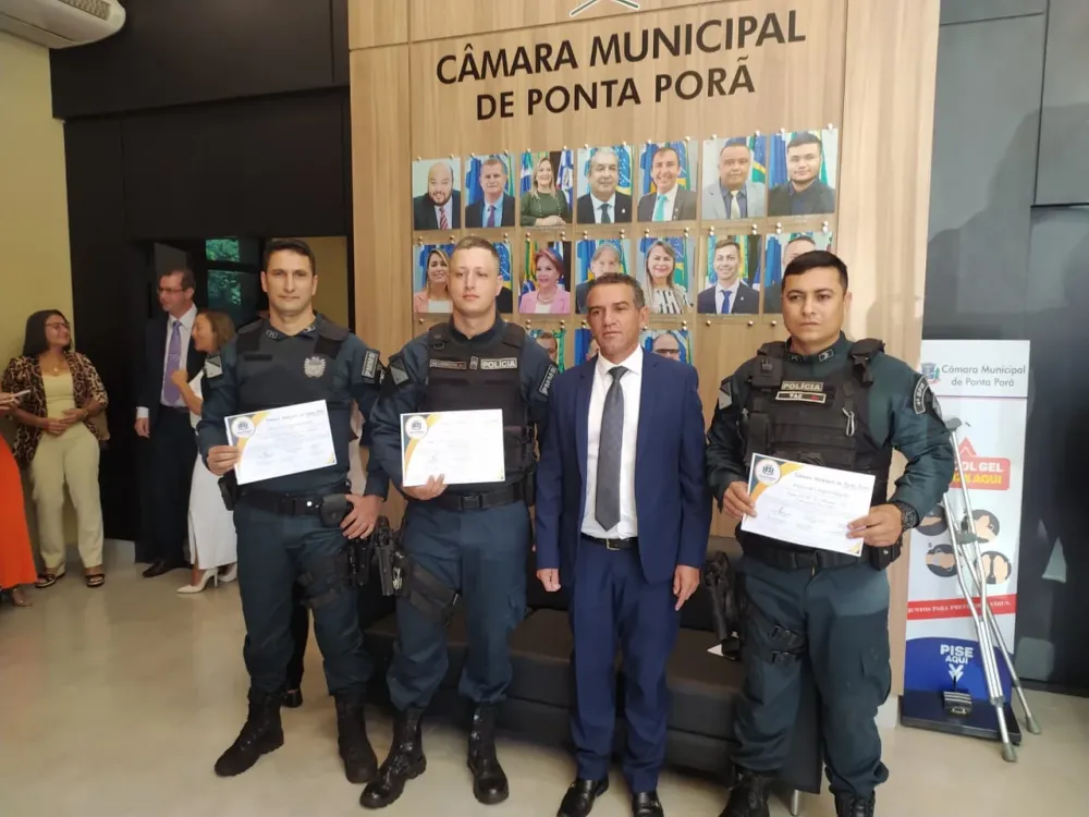Policiais que salvaram bebê no Distrito de Nova Itamarati são homenageados