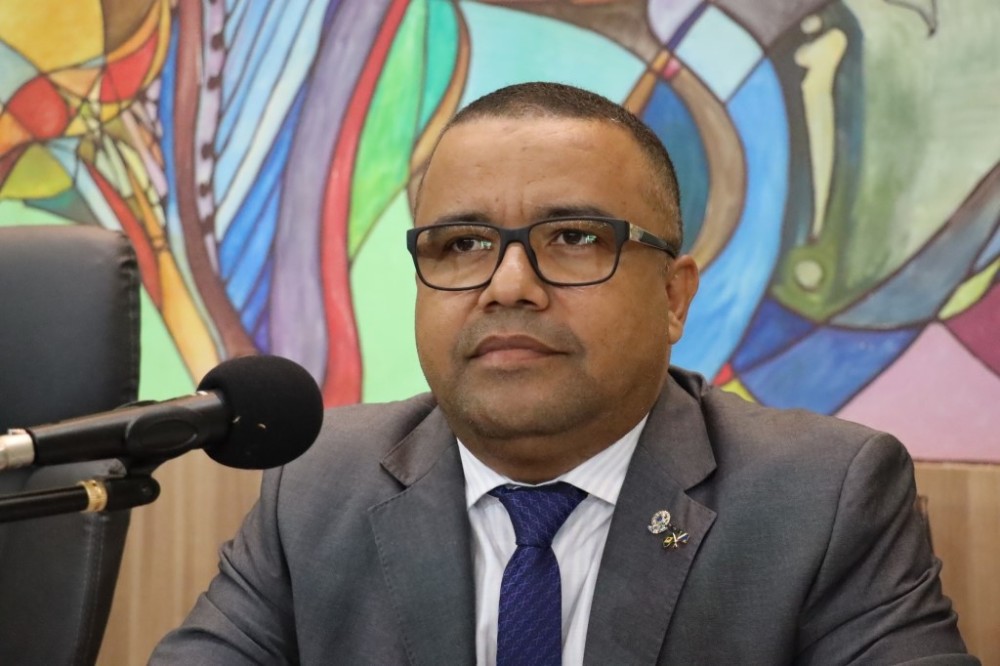 Jelson Bernabé quer tapa buracos na Cohab e Jardim Aeroporto