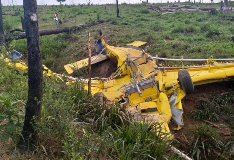 Queda de avião agrícola mata piloto e técnico