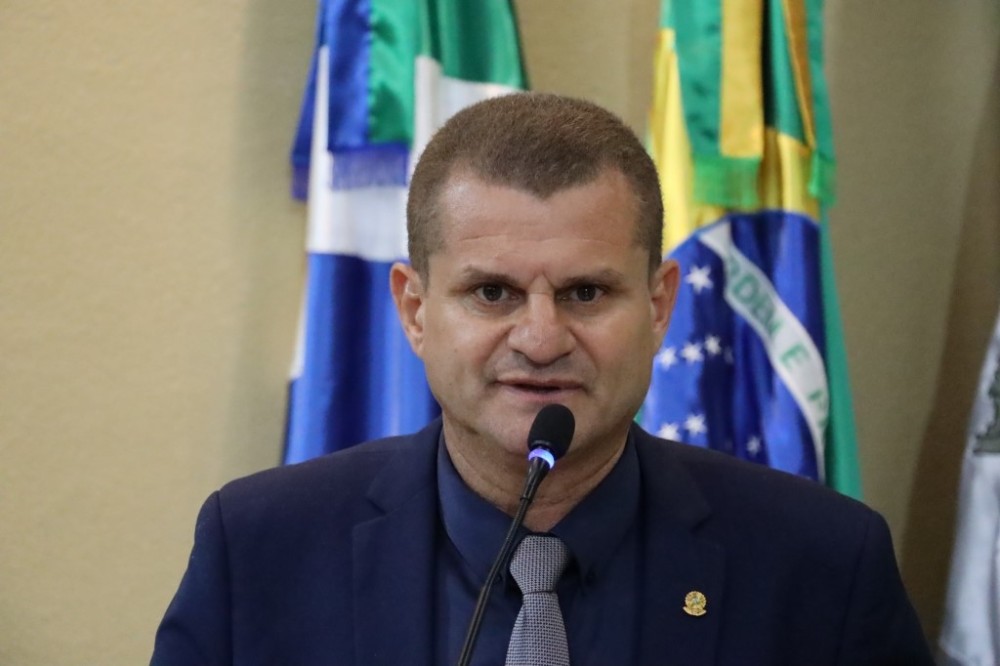 Biro Biro quer asfalto no Jardim Flamboyant e recapeamento da Digno Torres